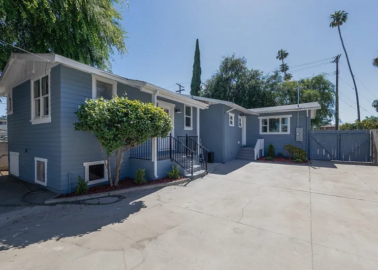 70 S Altadena Dr — Photo 18