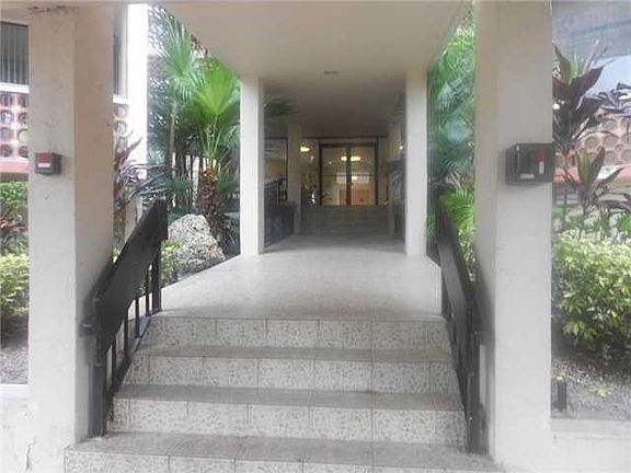 4th image of 4222 Inverrary Boulevard #4116