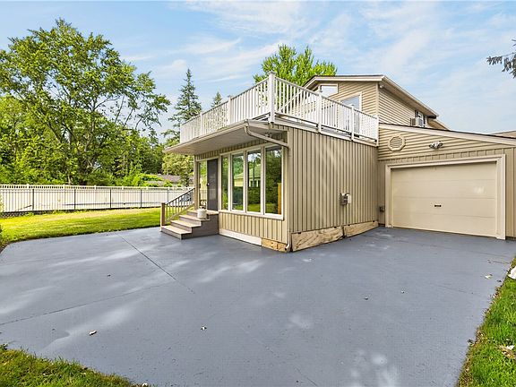 5th image of 125 Webster Rd
