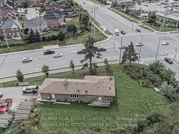 3024 Countryside Dr, Brampton, ON L6P 0V3