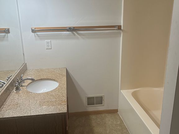 4th image of 396 Oak Harbor Ct #396