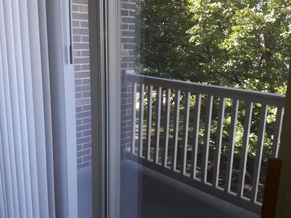 902 W Alleghany Dr APT 2B, Arlington Heights, IL 60004