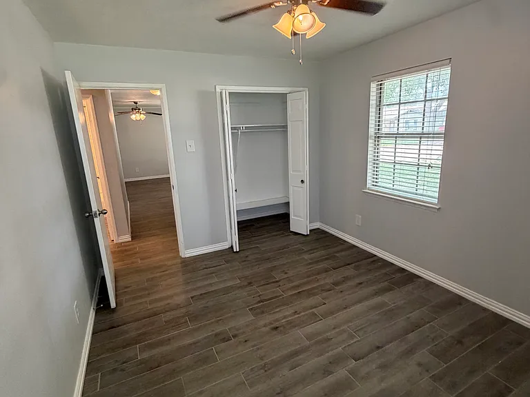 715 Kindred Ln — Photo 16