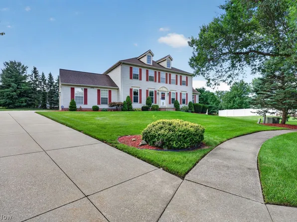 8948 Manor Ct, Macedonia, OH 44056