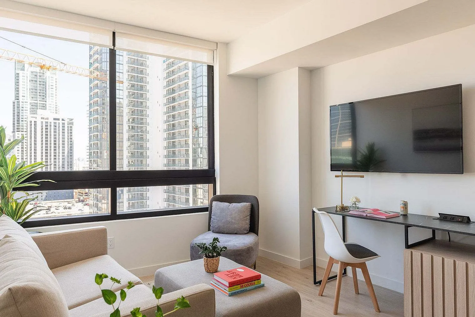 2 bed, 2.0 bath, 882 sqft, $3,862 — Photo 3