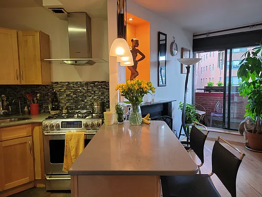 Rented by Chartwell Manhattan Realty | media 19