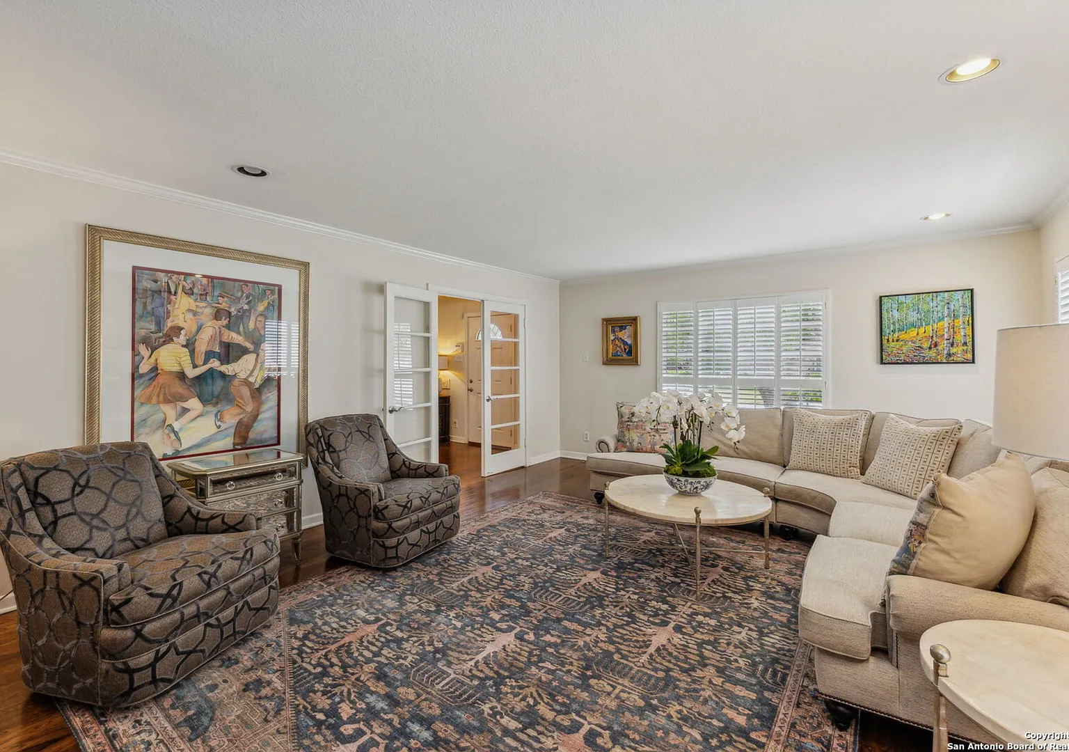 Beautiful 4-Bedroom Home In Terrell Hills — Photo 3