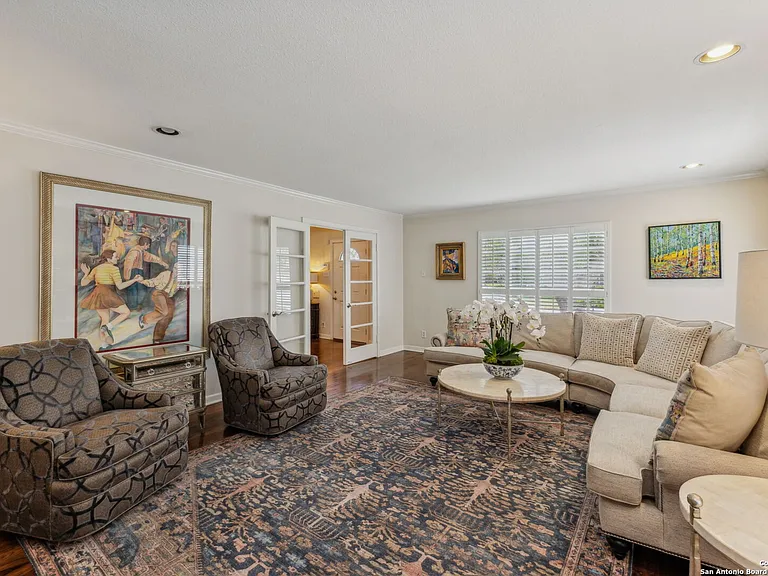106 Morningside Dr — Photo 3