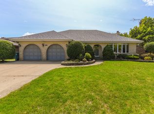 1009 W Surrey Rd, Addison, IL 60101