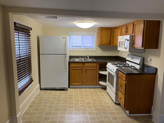 3rd image of 9 W Broome St #2