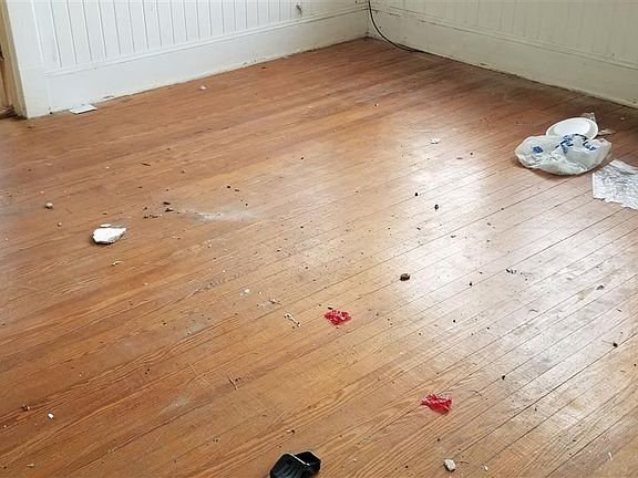 3rd image of 1211 Fayetteville St