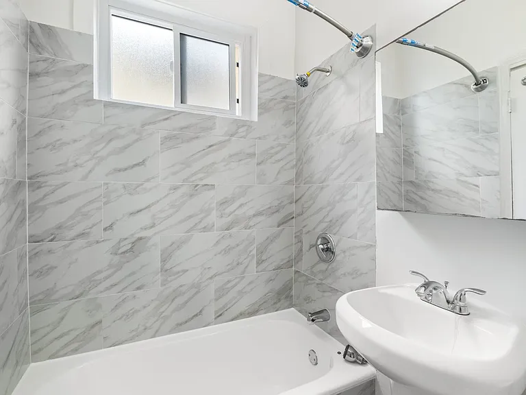 1623 N Mariposa — Photo 72