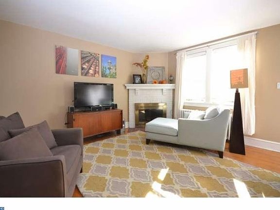 5th image of 285 W Greenwood Ave
