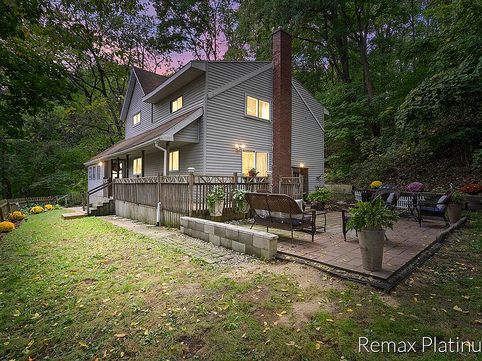 1st image of 551 Valley Ave NW
