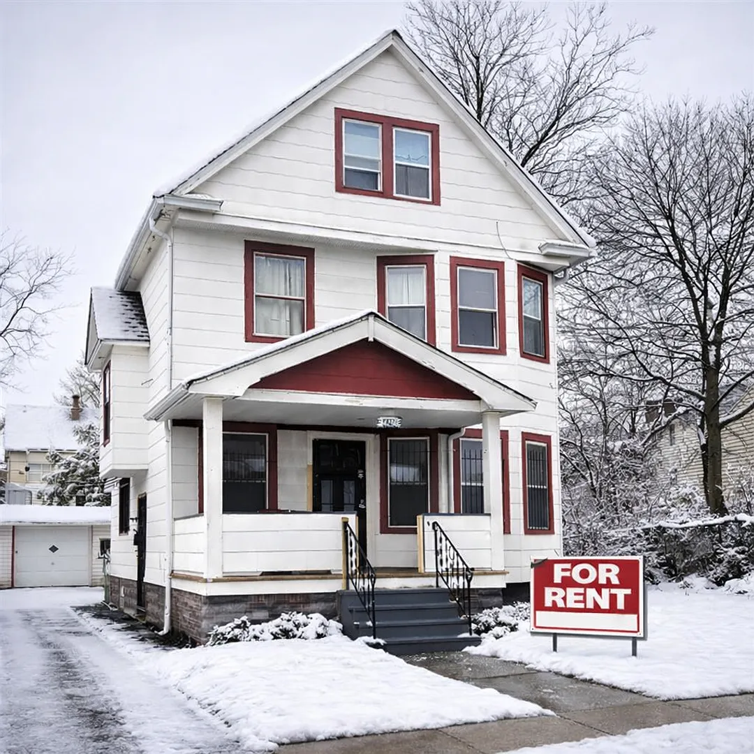 Charming Renovated Single-Family Home with Spacious Layout — Photo 3