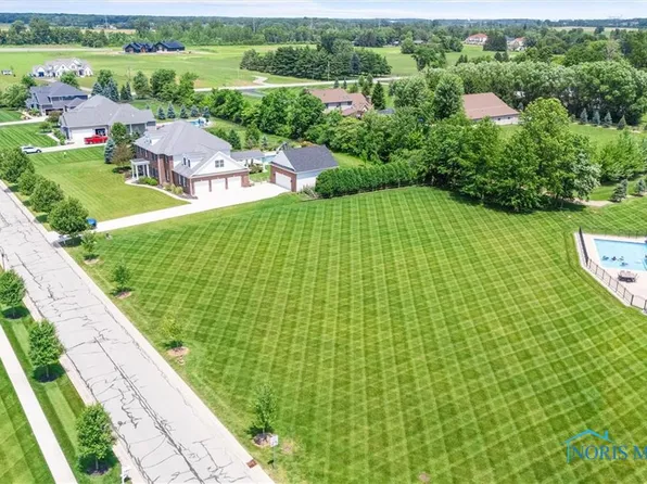 5801 Hamptons Dr, Monclova, OH 43542