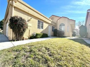 19031 Primrose Ln, Apple Valley, CA 92308