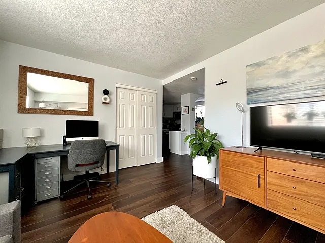 768 Dexter St — Photo 4