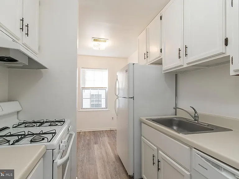 428 Harmon Rd #A — Photo 8