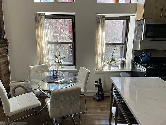 3rd image of 101 W 69th St APT 1B
