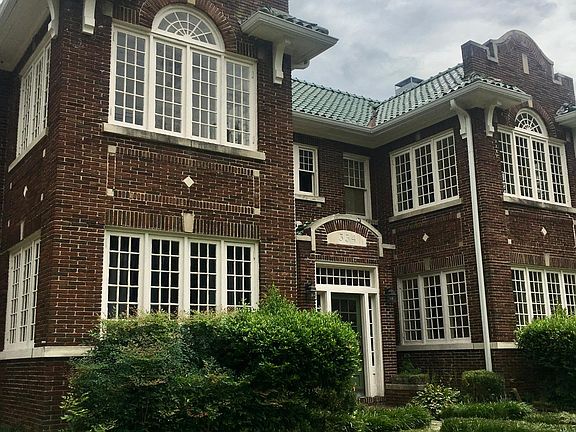 3rd image of 334 N McLean Blvd