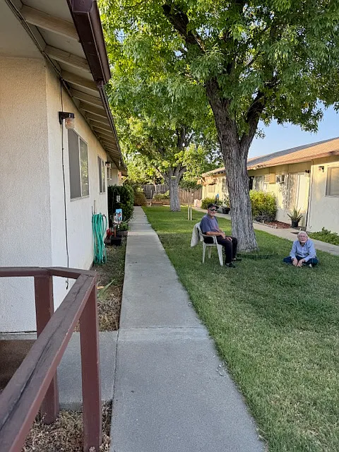 1405 Eucalyptus Avenue — Photo 3
