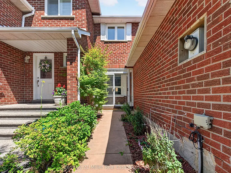 1162 Avondale Dr — Photo 3