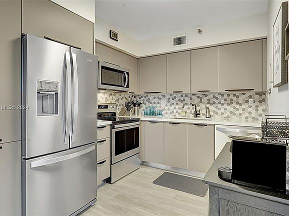 5th image of 3400 NE 192nd St APT 411