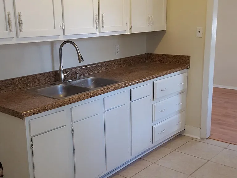 2438 Yates Dr — Photo 3