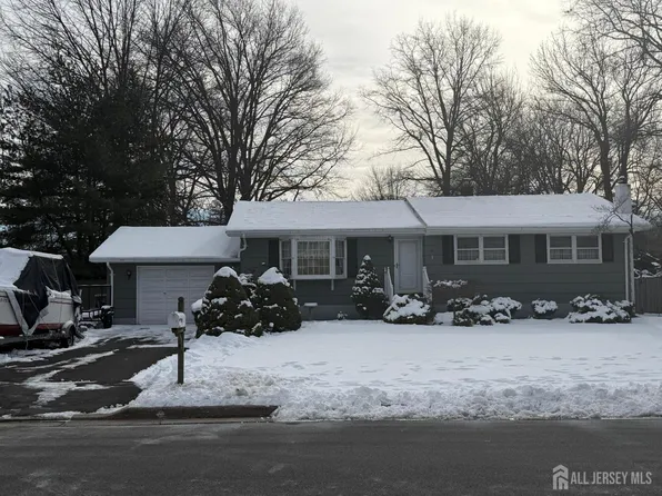 51 Adams St, Edison, NJ 08820