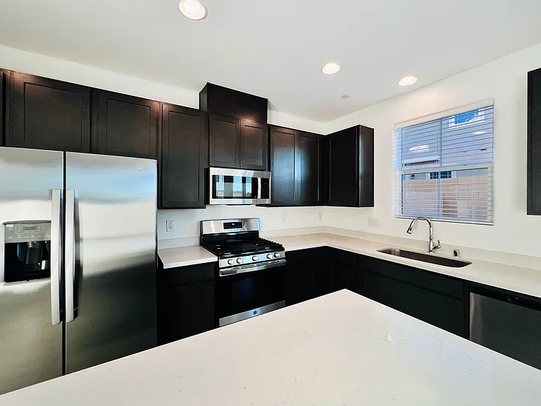 10085 Haven St — Photo 2