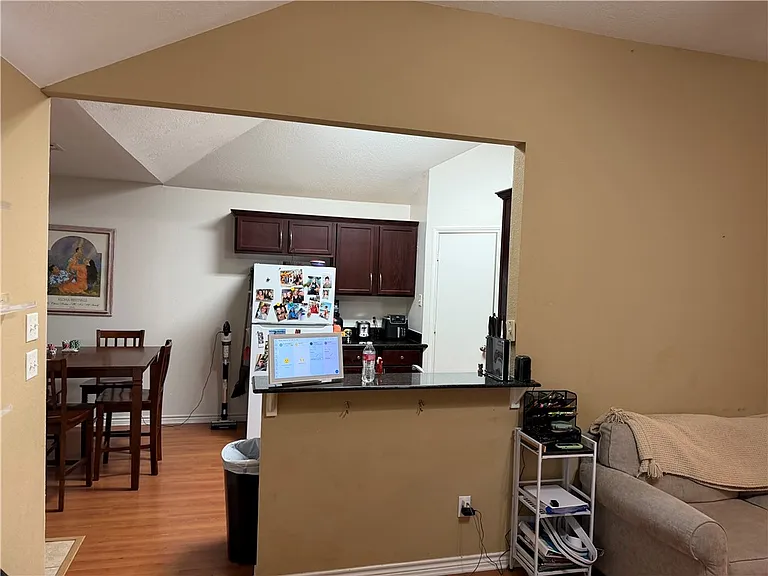 933 Crested Point Dr — Photo 4