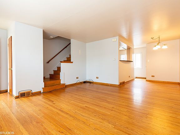 2nd image of 6226 N Cicero Ave #A