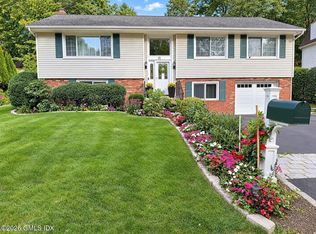 61 Center Dr, Old Greenwich, CT 06870