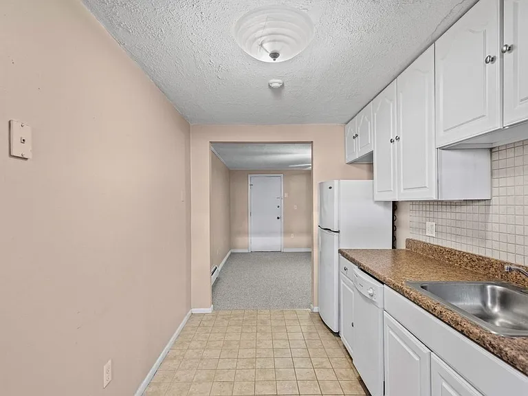 131 Creek St #5 — Photo 8