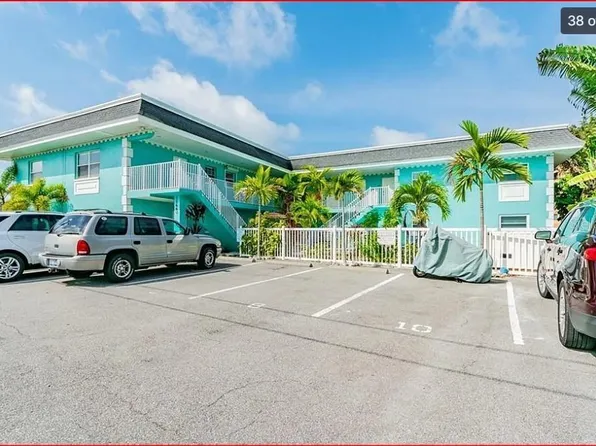 11440 1st St E APT 6, Treasure Island, FL 33706