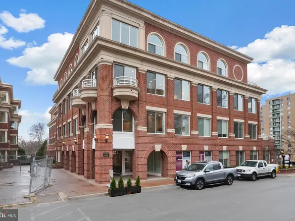 635 Slaters La, Alexandria, VA 22314