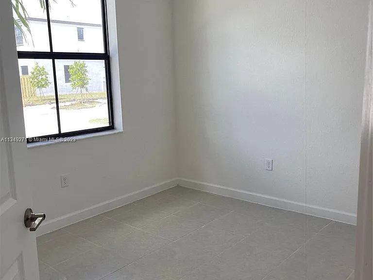 28545 SW 132nd Ct — Photo 2