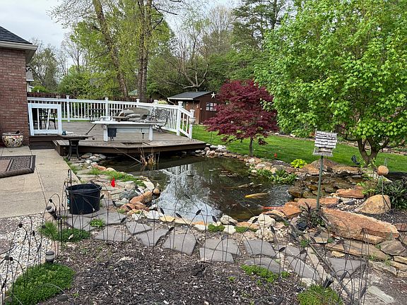 2nd image of 6705 Grosvenor Pl