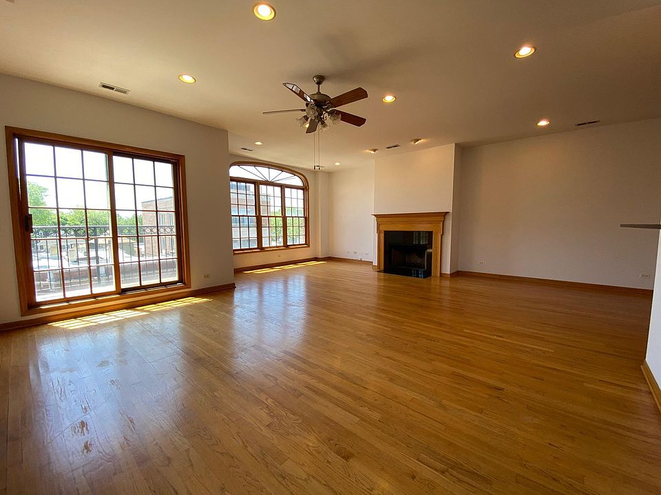1st image of 1900 W Belmont Ave APT 4F
