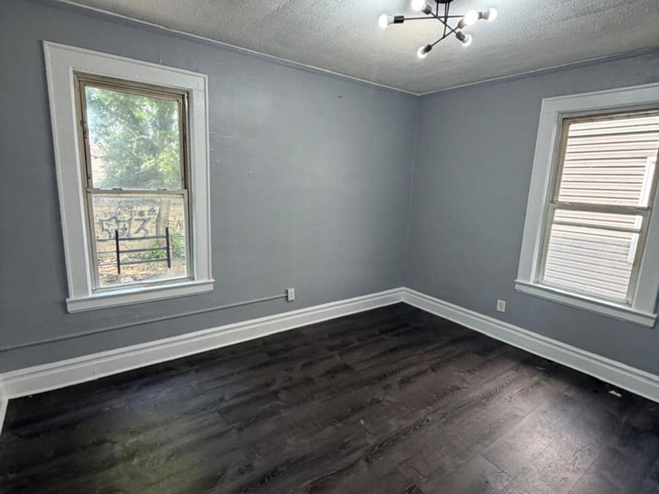 1st image of 482 Jefferson Ave #3B