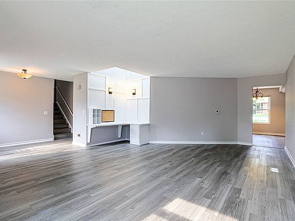 3rd image of 695 Tealwood Dr