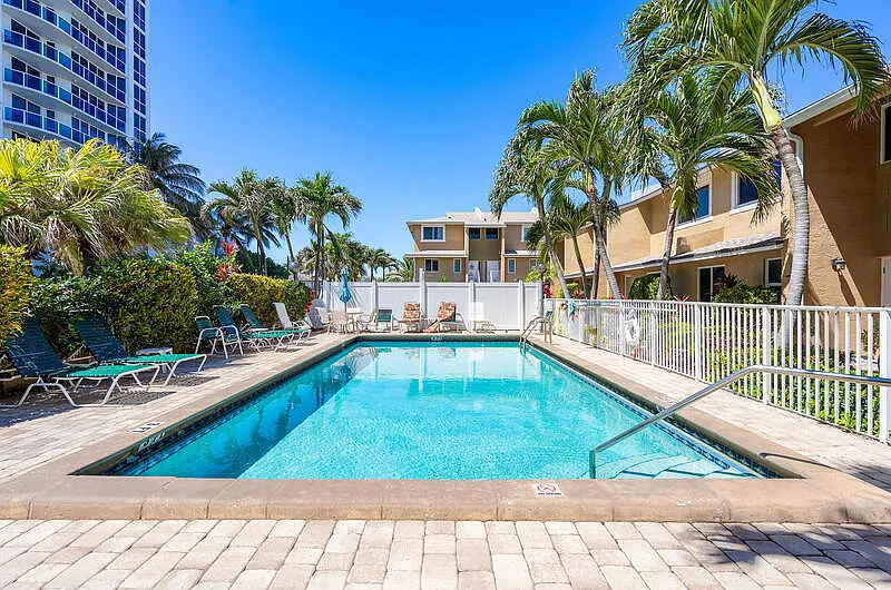 2 bed, 2.5 bath, 1360 sqft, $3,500 — Photo 4