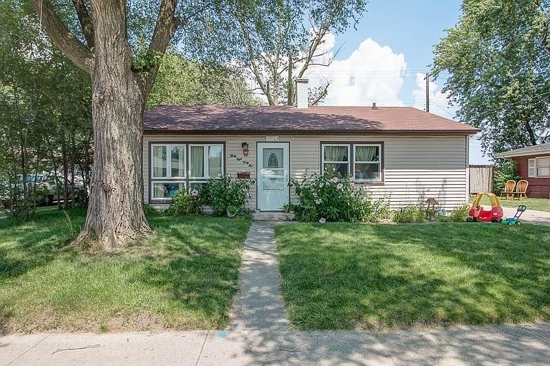 1st image of 3841 Oak Crest Ln