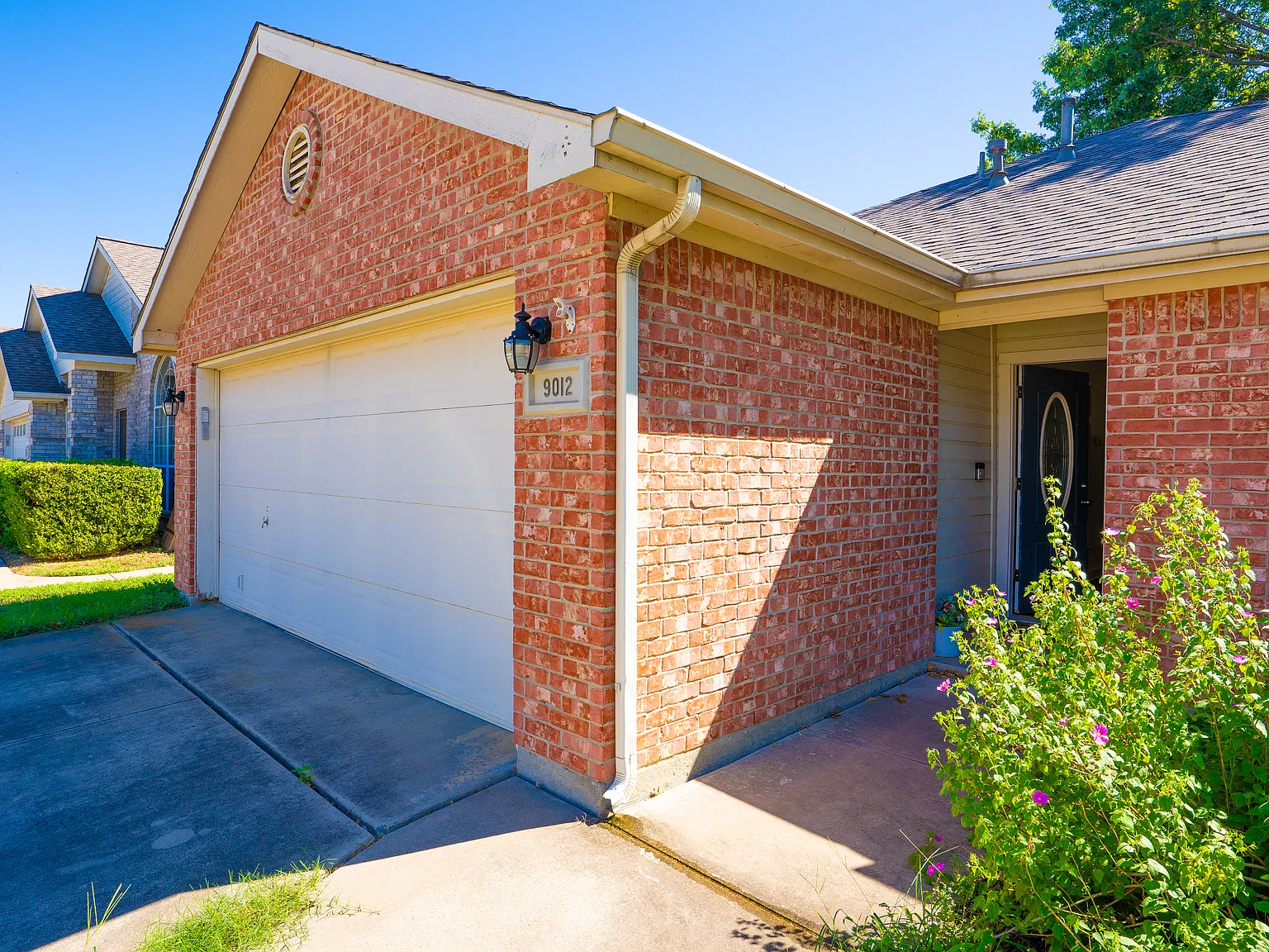 3 bed, 1302 sqft, $2,050 — Photo 3