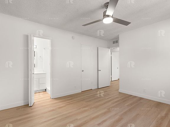 5th image of 806 N Sycamore Ave APT 6
