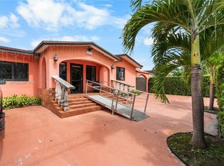 Armour Manors, Miami, FL 33135