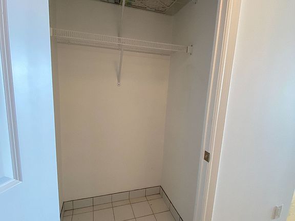 5th image of 386 Yonge St #4105