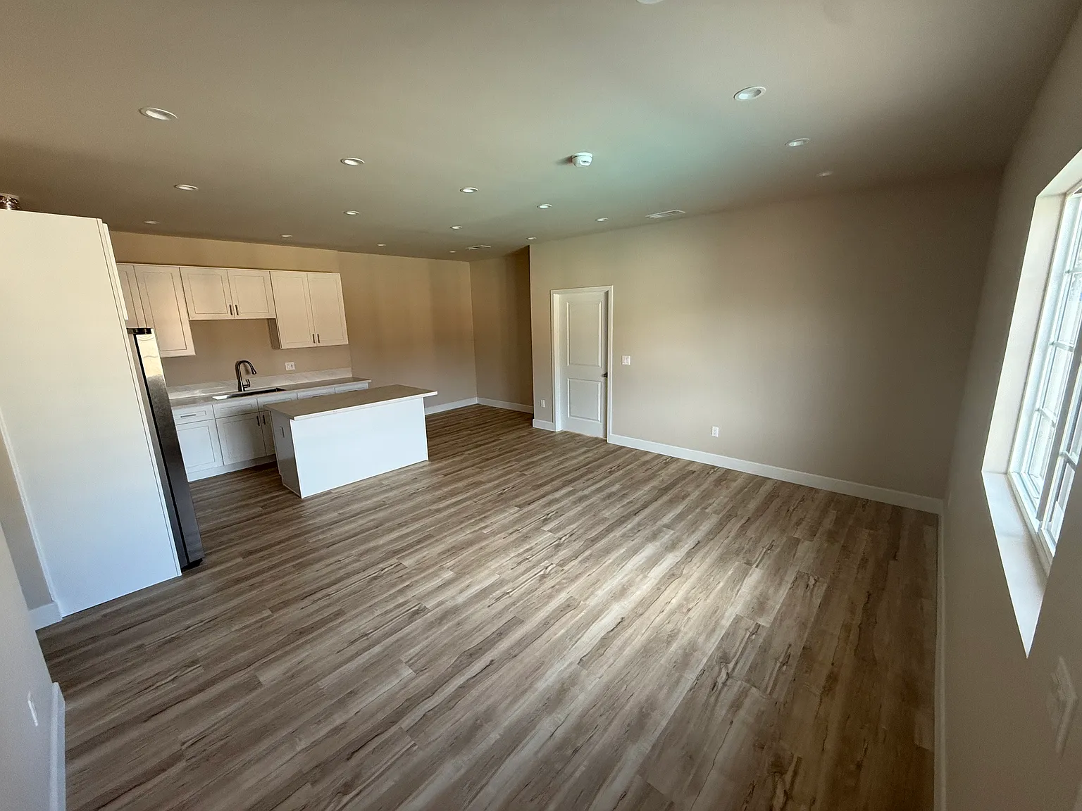 3 bed, 1200 sqft, $3,750 — Photo 2