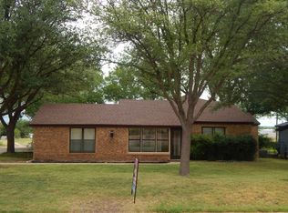 810 N 5th St, Ballinger, TX 76821
